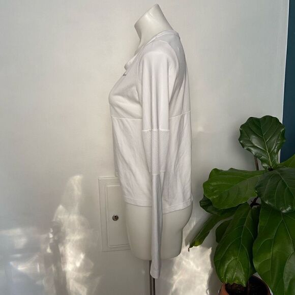 Nike Running Dri Fit Long Sleeve Light weight workout top - Picture 4 of 7